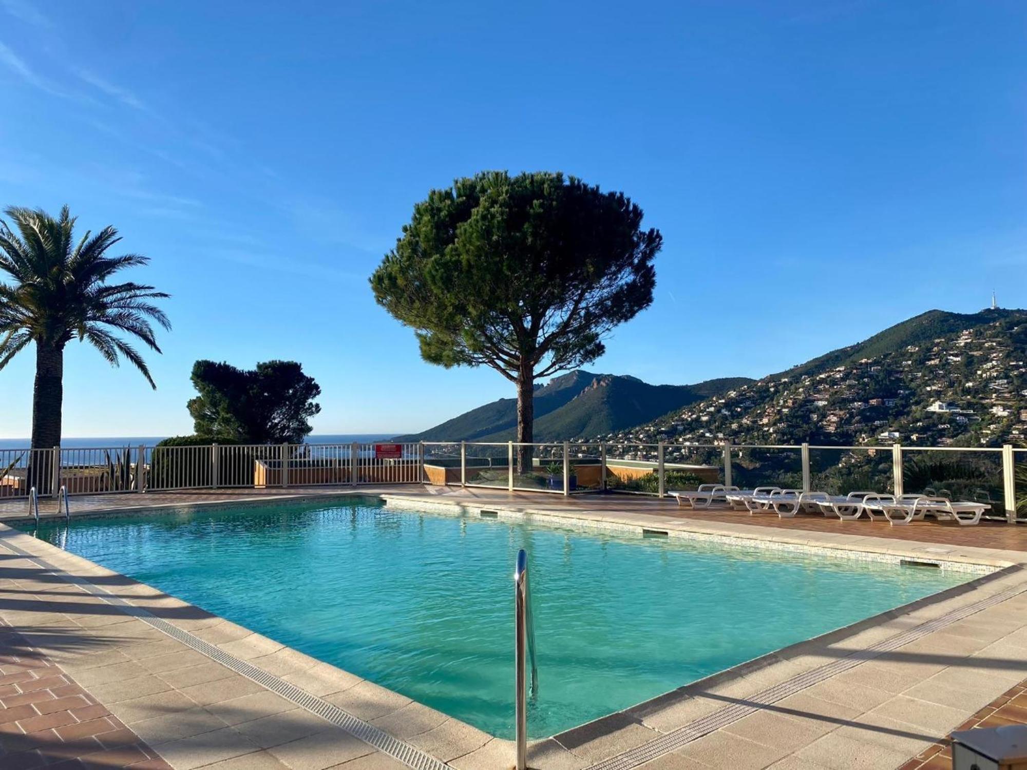 Vue Et Jardin * Theoule-sur-Mer